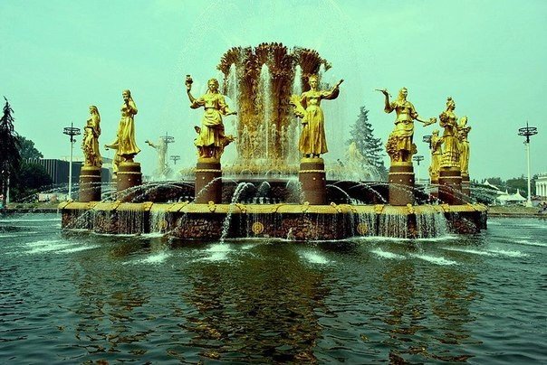 Фонтан «Дружба народов» — это один из главных символов ВСХВ-ВДНХ-ВВЦ
