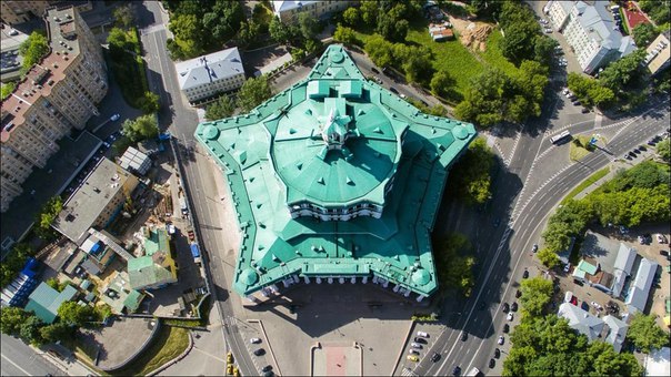 Пепельница Ворошилова и театральные подвалы